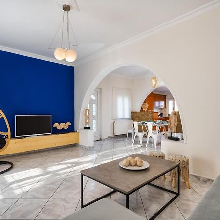 Modern 2 Bed Apartment In Downtown Of Fira Extérieur photo