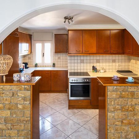 Modern 2 Bed Apartment In Downtown Of Fira Extérieur photo