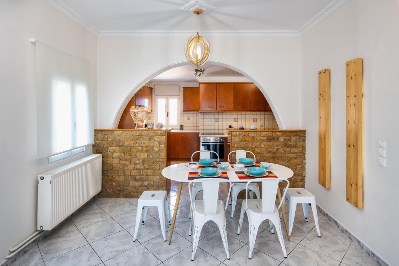 Modern 2 Bed Apartment In Downtown Of Fira Extérieur photo