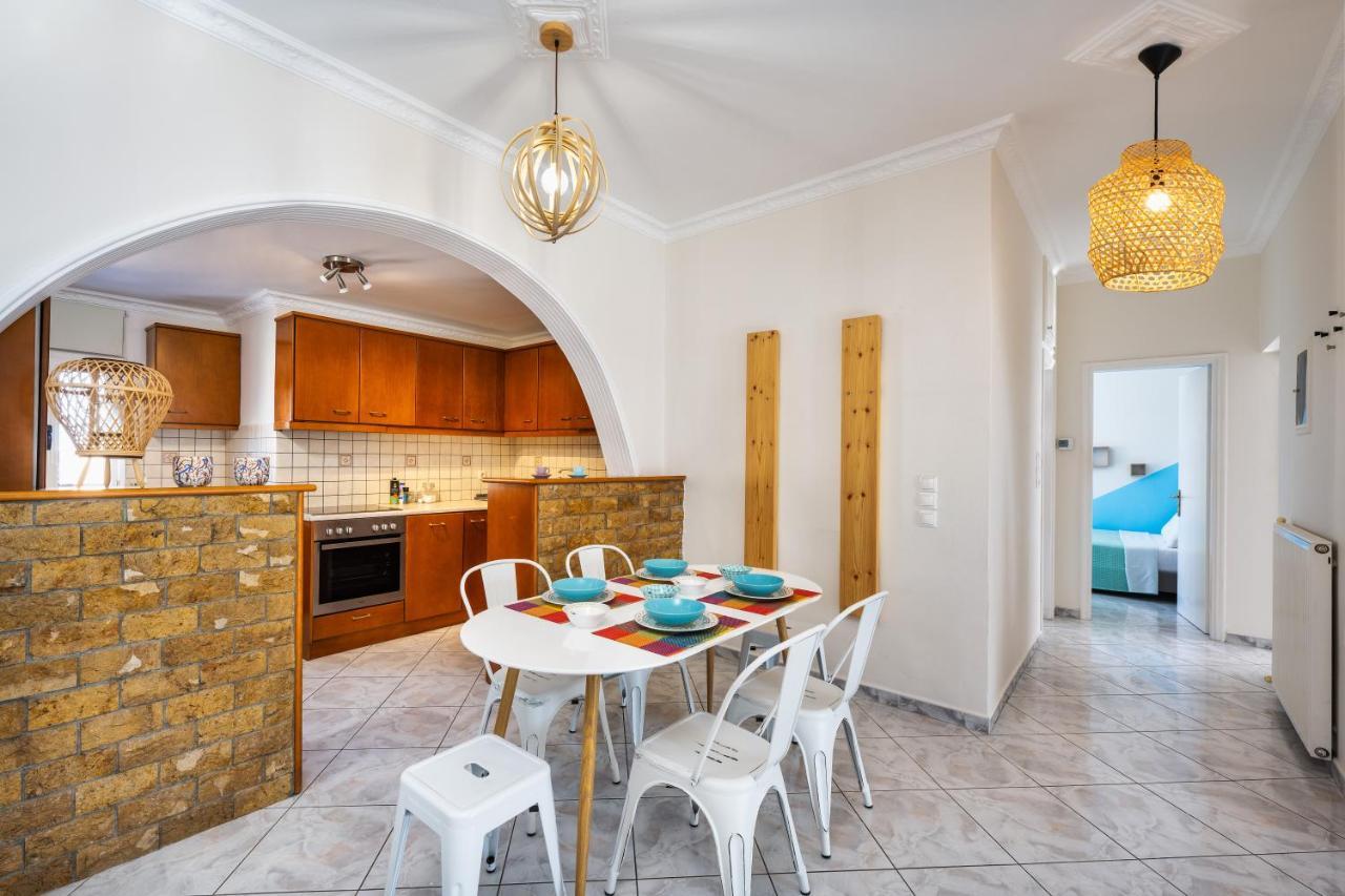 Modern 2 Bed Apartment In Downtown Of Fira Extérieur photo