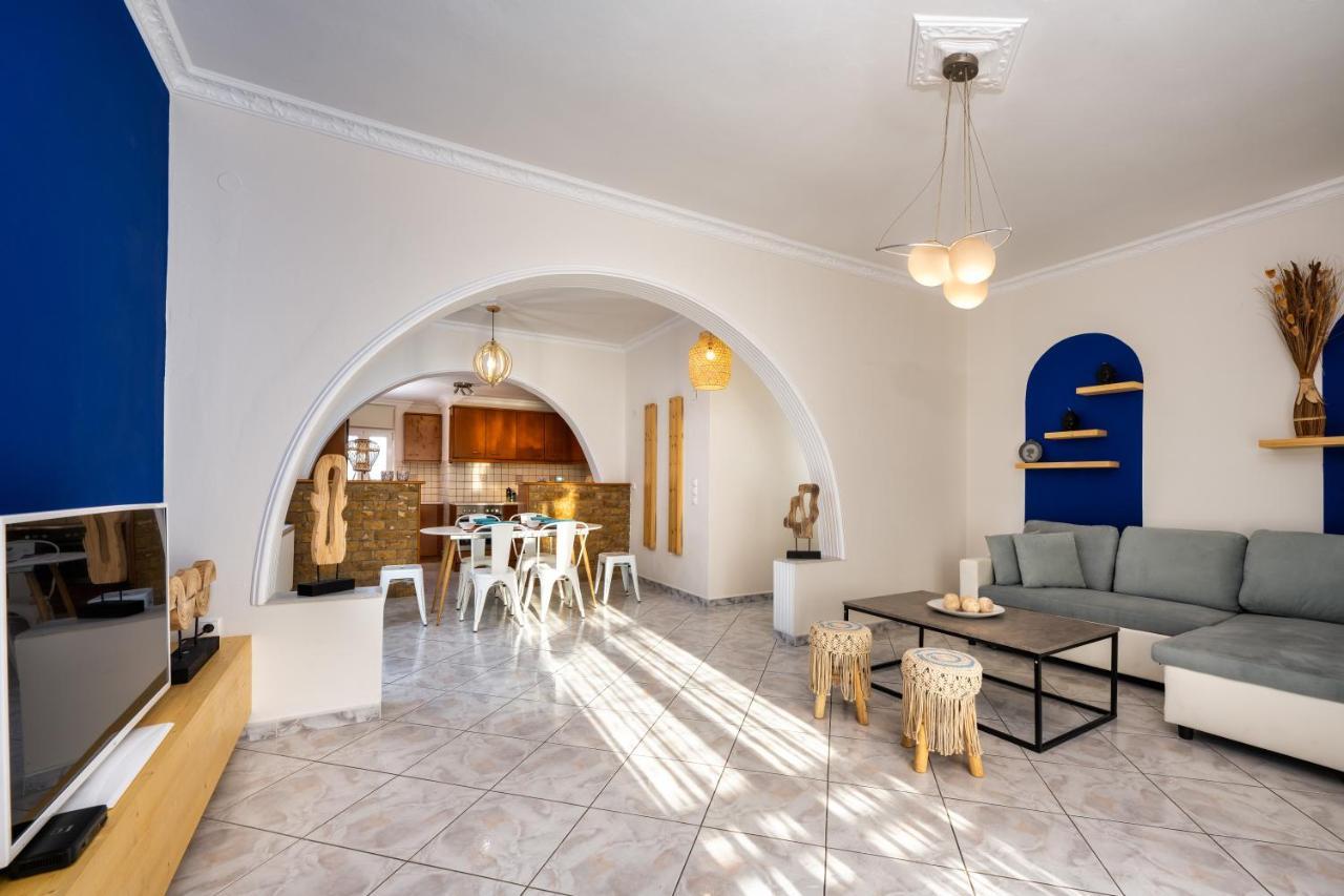 Modern 2 Bed Apartment In Downtown Of Fira Extérieur photo